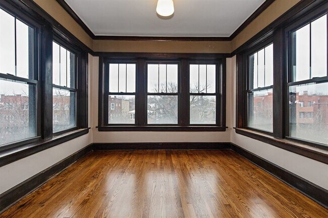 Building Photo - 4230 N Ashland Ave