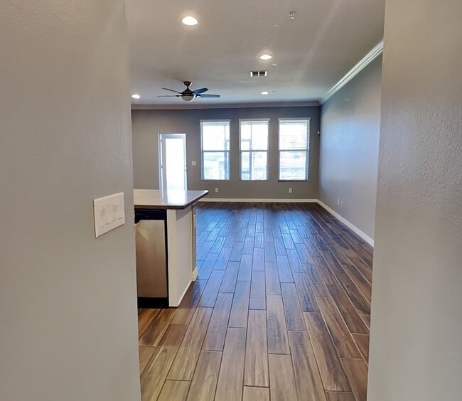 Building Photo - 302 Merry Brook Cir