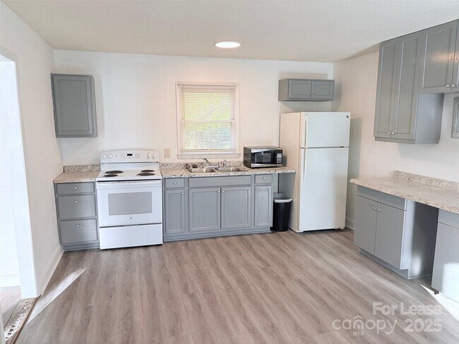 Foto del edificio - 3712 Tom Greene Rd