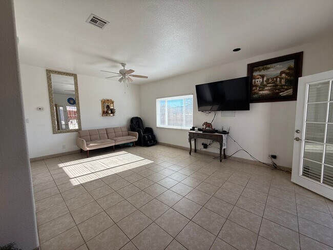 Foto del edificio - Dual Family Living - Horse Property - In Law Quarters