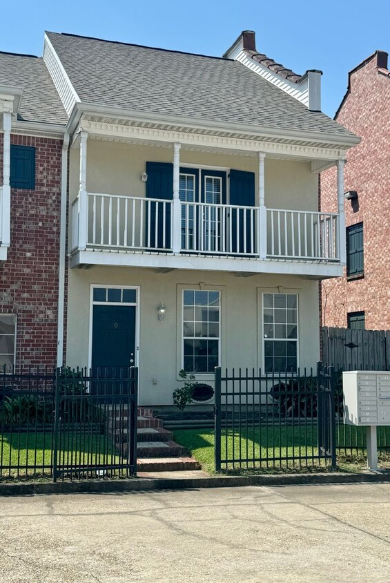 Primary Photo - Beautiful and Spacious 2BD/2.5BA Condo in ...