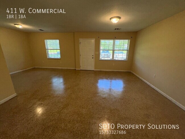 Foto del edificio - 411 W. Commercial-