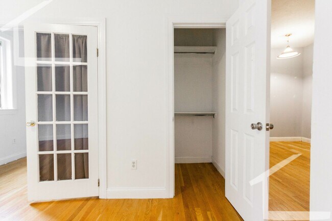 Building Photo - No brokers Fee, No Security Deposit, Fully...