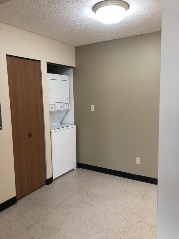 Building Photo - 1735 7th Ave Apt.201 Huntington, WV 25703