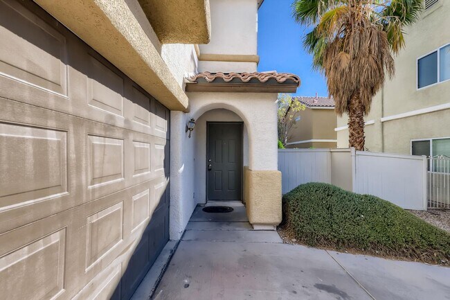 Building Photo - Spacious 3-Bedroom Home Near Shopping, Schools & Freeway Access!