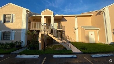Building Photo - 1017 Washington Cir