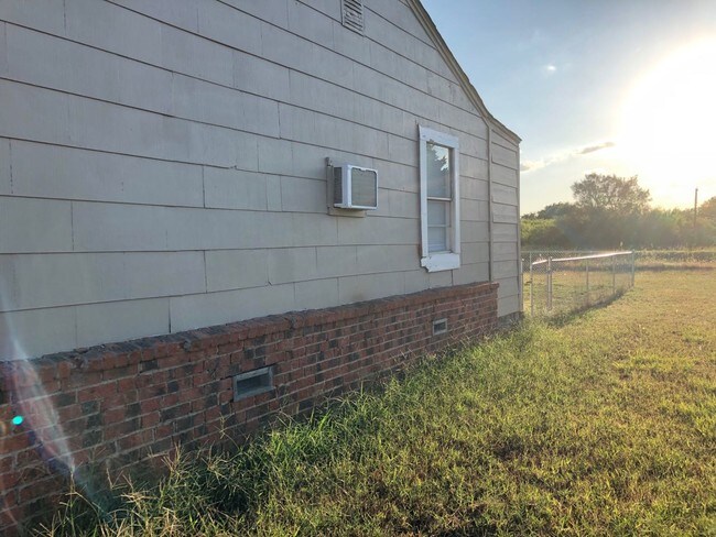 Building Photo - 1138 Covington St