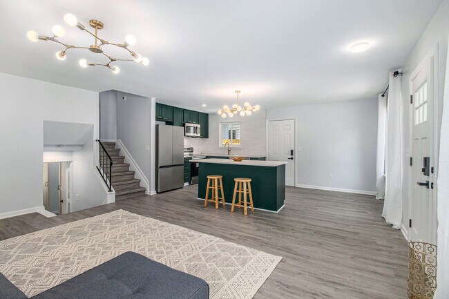 Building Photo - 213 N Gainsborough Ave