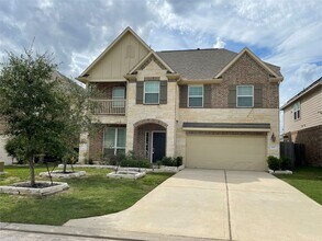 Building Photo - 627 Oak Cir Dr E
