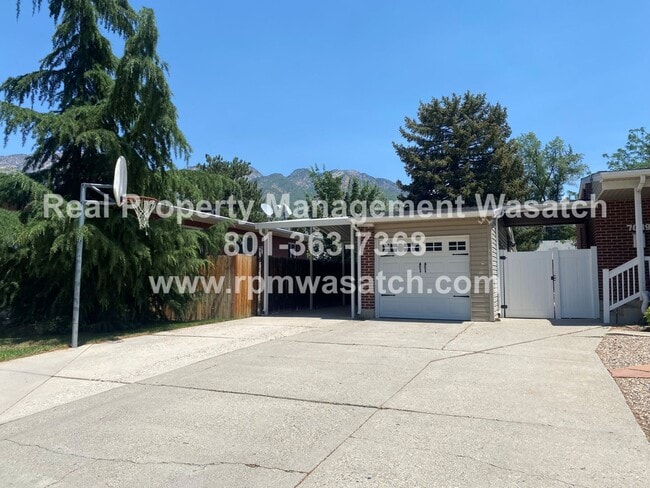 Building Photo - Come see this amazing 5 bedroom, 2 bath home