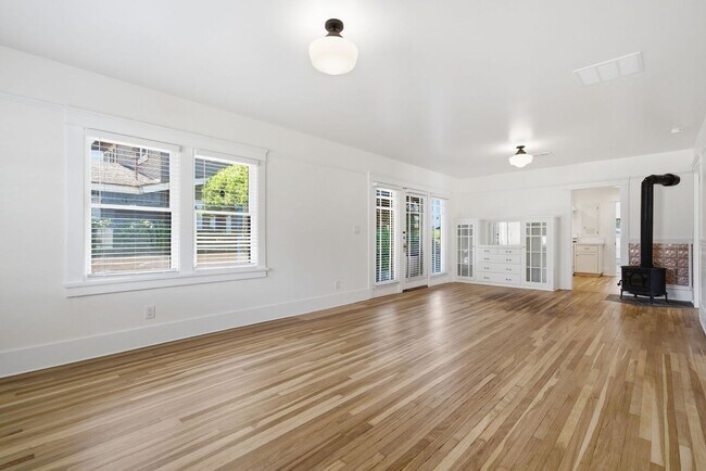 Building Photo - Remodeled Craftsman Single Family Home in Old Town Orange