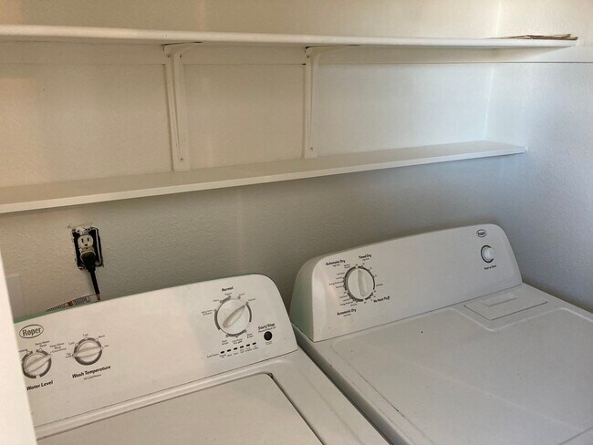 Washer /Dryer in Unit - 557 W Pabor Way #4