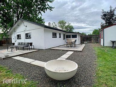 Building Photo - 2 br, 1 bath Townhome - 7303 W Ashland Dr