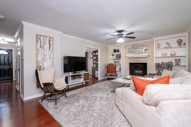 Foto del edificio - 1720 Jennifer Dr