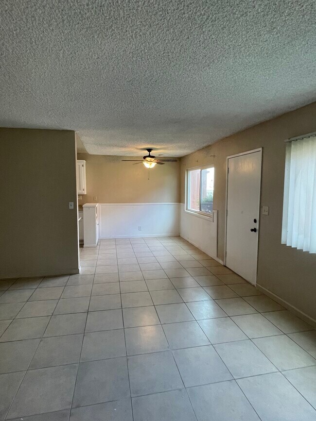 Foto del edificio - 1394 Randy St