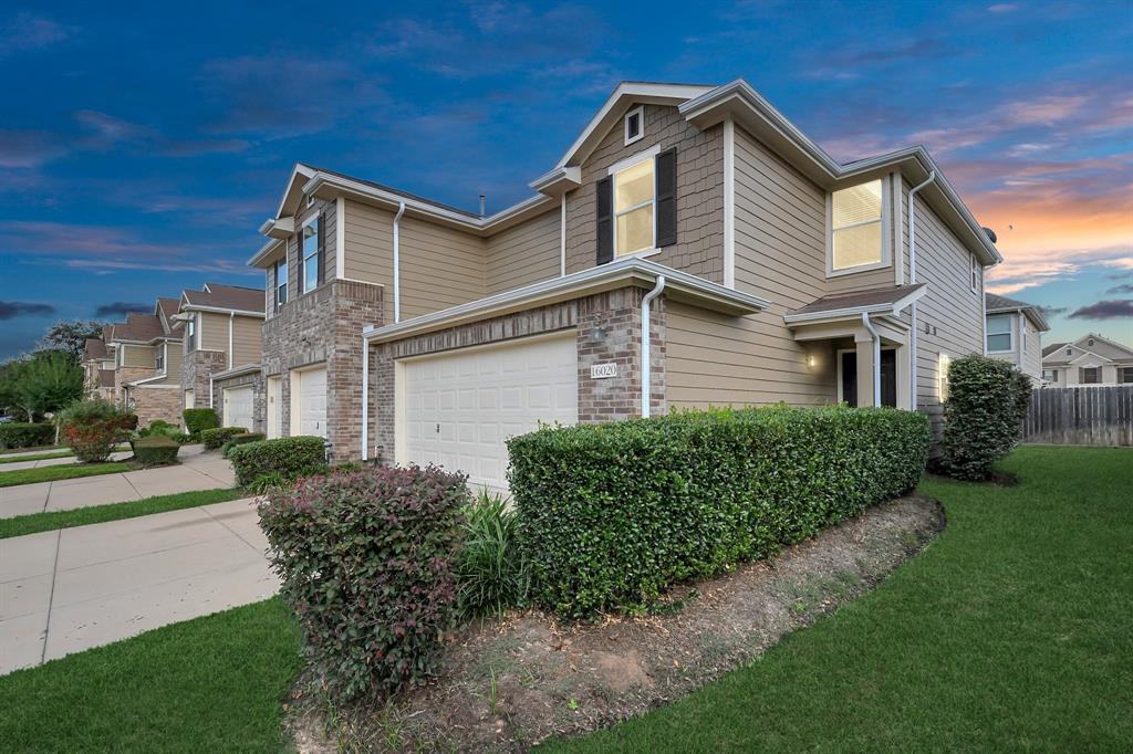 Foto principal - 16020 Sweetwater Fields Ln