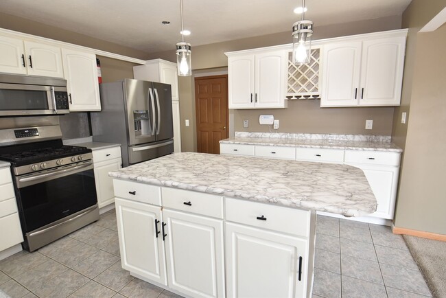 Building Photo - Nice Single Family Home with 3 bedrooms, o...