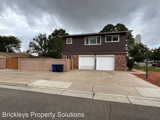Building Photo - 5 br, 3 bath House - 3201 Lykes Dr NE