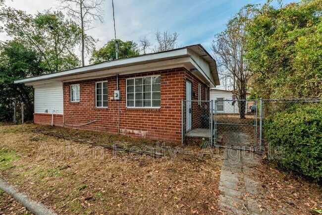 Building Photo - 935 Murphy St