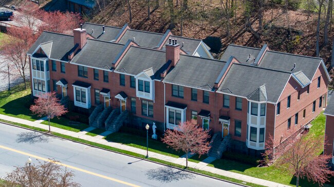 Foto del edificio - 164 High Rock Ave