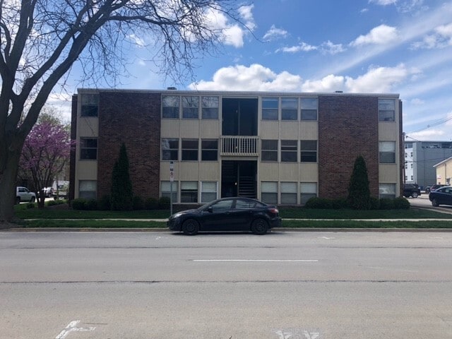 Building Photo - 512 E Stoughton St