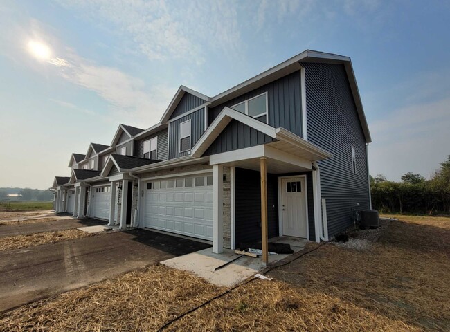 Building Photo - 1604 Eastside Cir