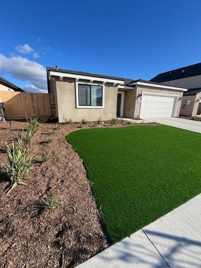 Building Photo - 302 N Omalley St