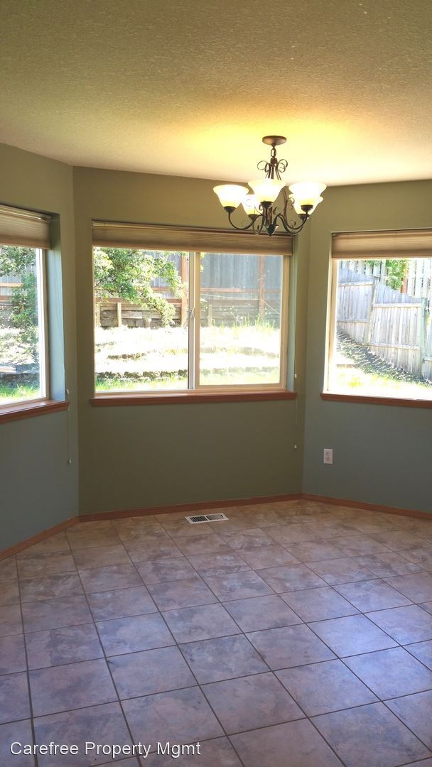 Building Photo - 3 br, 2.5 bath House - 15837 SW Sundew Drive