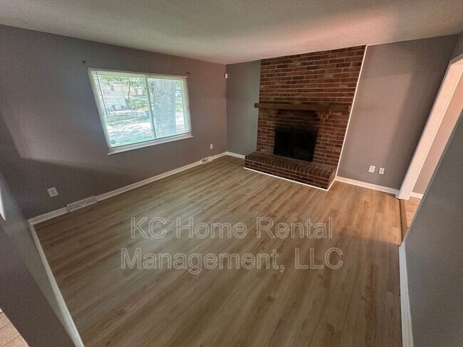 Foto del edificio - 424 NE Lakeview Dr