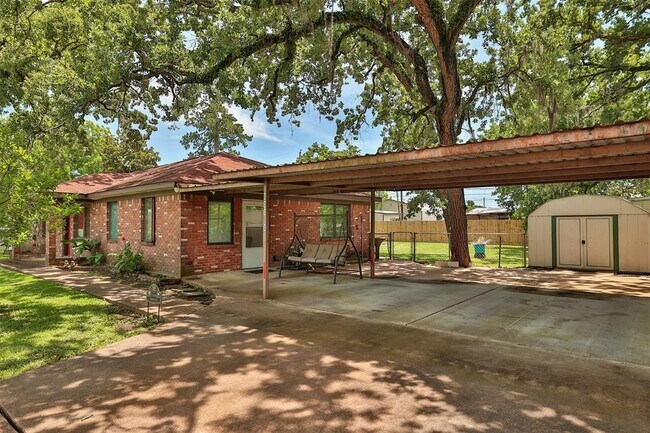 Foto del edificio - 13103 Jasper Ln