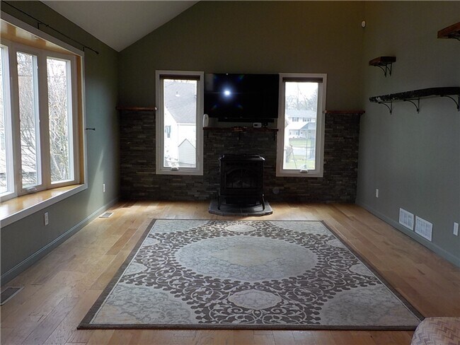 Building Photo - 5 Markley Dr