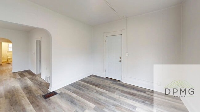 Building Photo - 122 S Hosmer St