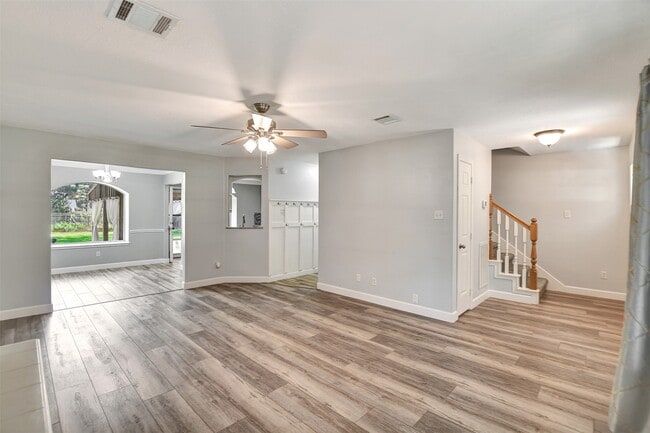 Building Photo - 22806 Lantana Dr