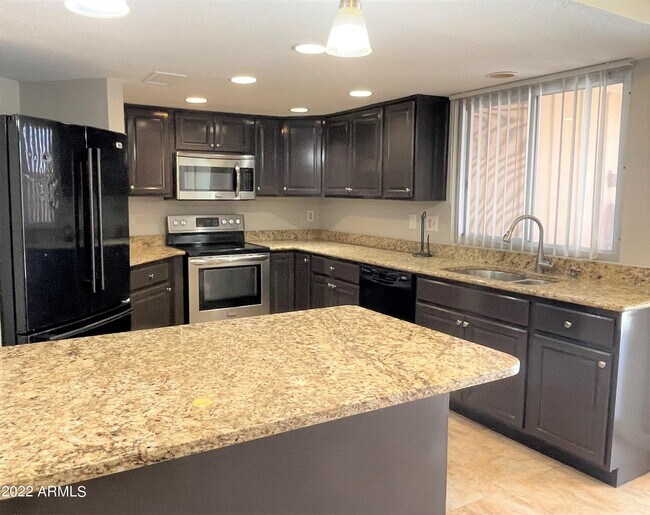 Foto del edificio - 2117 E Donner Dr