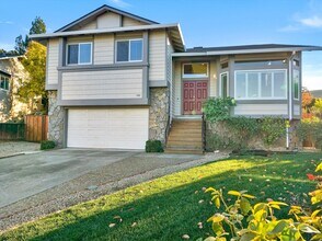 Building Photo - 1101 Rock Creek Way