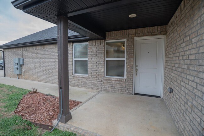 Foto del edificio - Beautiful 3 Bedroom 2 Bath Duplex!