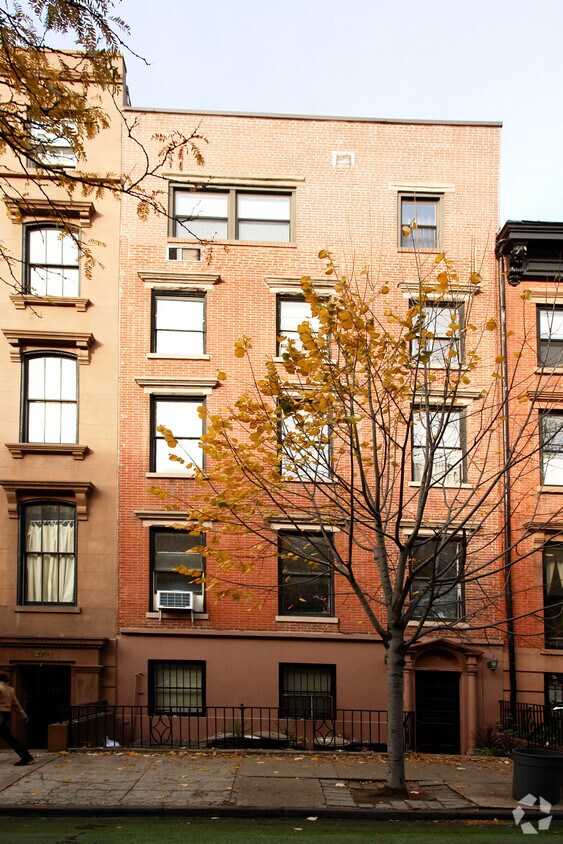 Building Photo - 272 Henry St