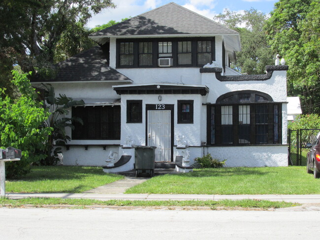 Building Photo - 123 S 13th St