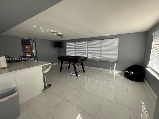 Foto del edificio - 1553 W River Dr