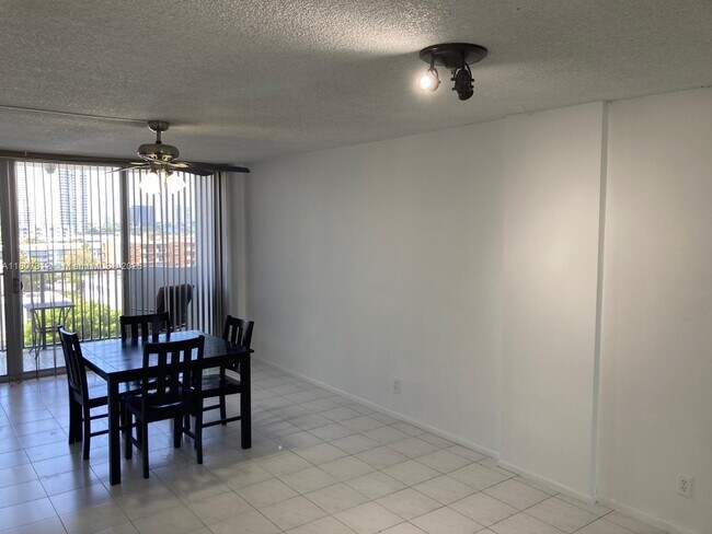 Foto del edificio - 3703 NE 166th St