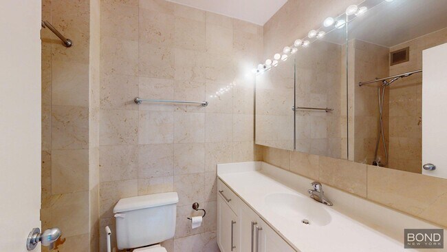 Foto del edificio - 247 W 87th St