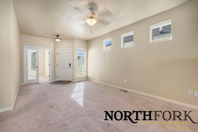 Foto del edificio - Low Maintenance Craftsman Home in Nampa