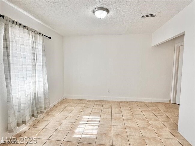 Building Photo - 3209 El Morro Ave