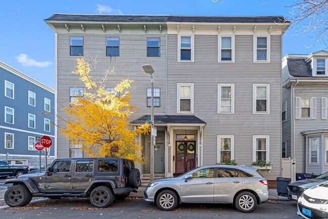 Building Photo - 357 W 4th St