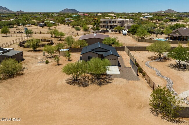 Building Photo - 15317 E Red Bird Rd