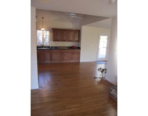 Building Photo - 3 bedroom in Mashpee MA 02649