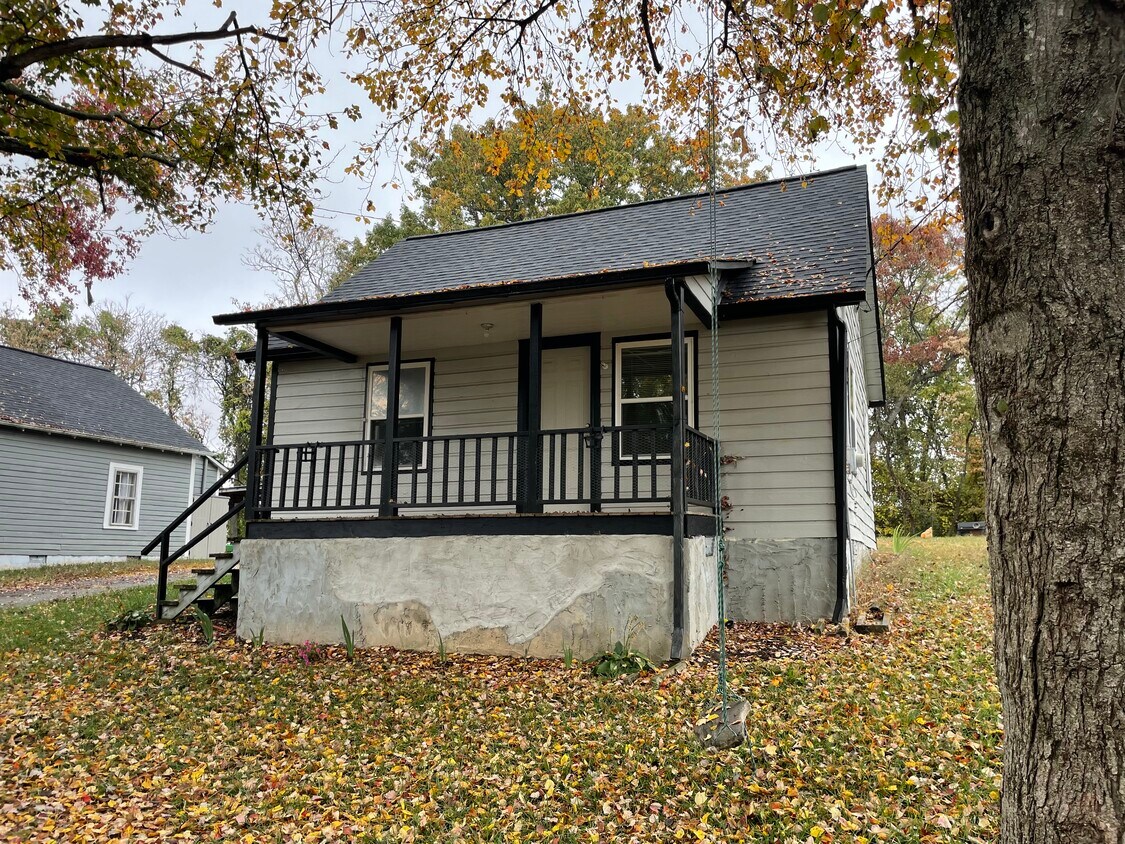 68 Mountain Laurel Dr, Township of Taylorsville, NC 28681 House