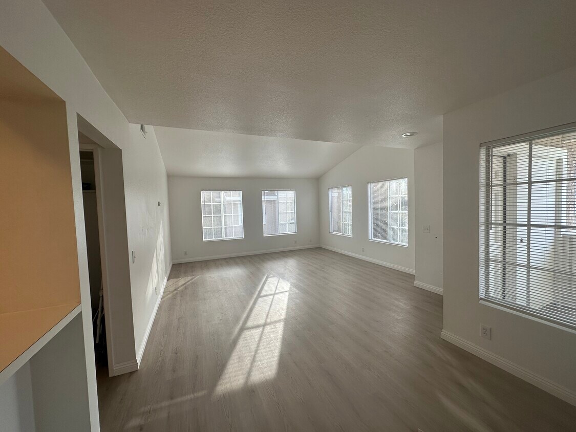 81 Greenfield Unit Alders, Irvine, CA 92614 Condo for Rent in Irvine