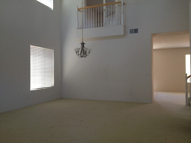 Foto del edificio - RARE PITTSBURG RENTAL OPPORTUNITY! Beautiful single-family home with 4 bedrooms, 3 bathrooms and ...