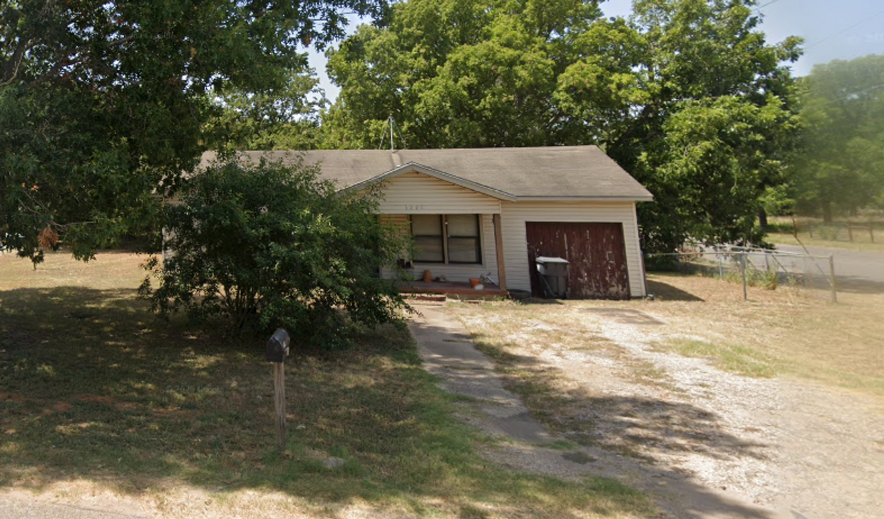 Primary Photo - Newly remodeled 3 bedroom and 2 bath house